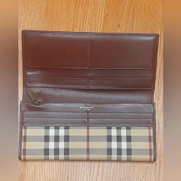 Burberry Wallet mini hand bag wristlet - Picture 3 of 11